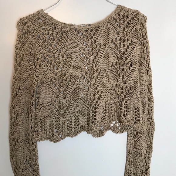 clara vitti Tops - CLARA VITTI Cropped long sleeve crochet sweater top